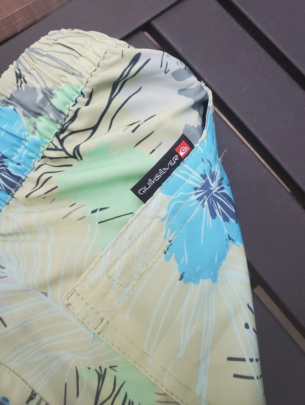 Quiksilver Men’s Green and Blue Tropical Board Shorts Size Small New
